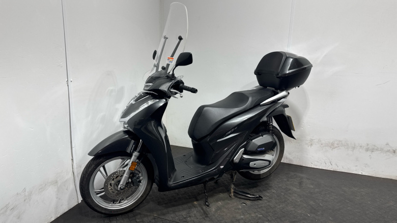 (23MY) Honda SH125i with Top Box